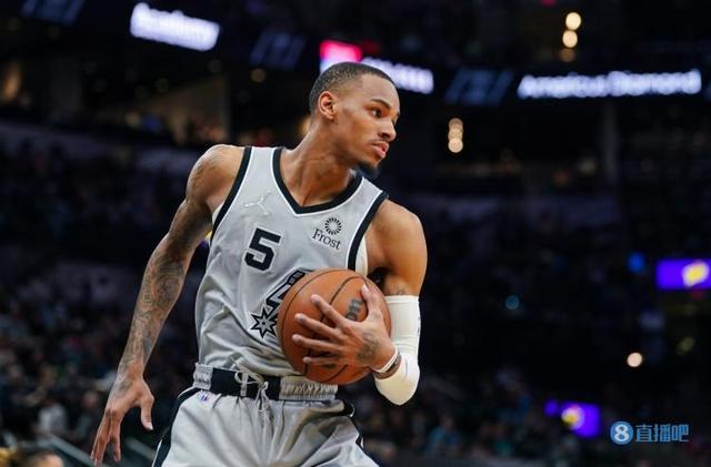 月30日举 月30日举